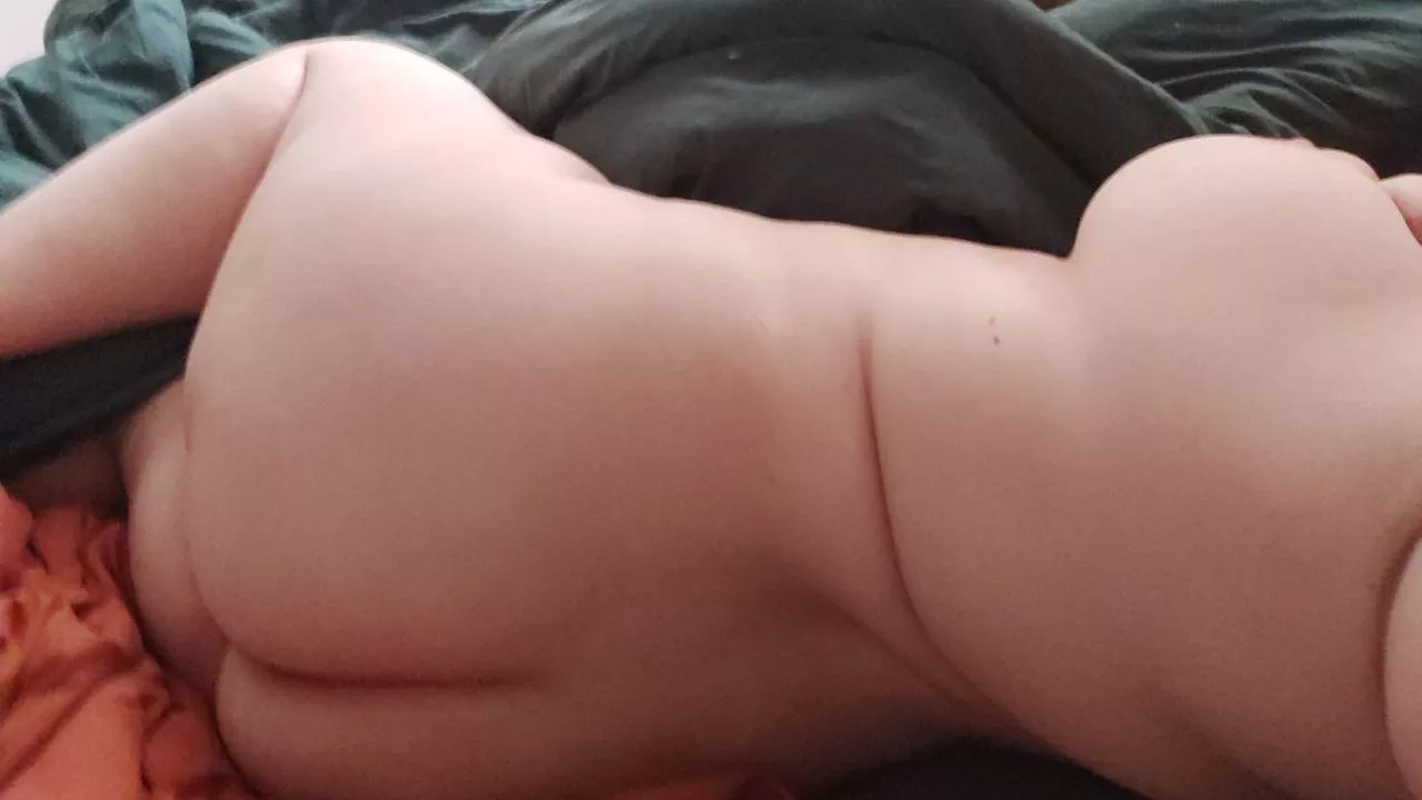 Happy hump day 🍑 Happy hump day 🍑