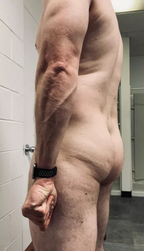 Happy Hump Day from me and my veiny forearm Happy Hump Day from me and my veiny forearm