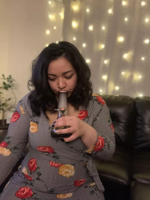 Happy hump day from your 420 friendly Asian femme 🌳🔥💨