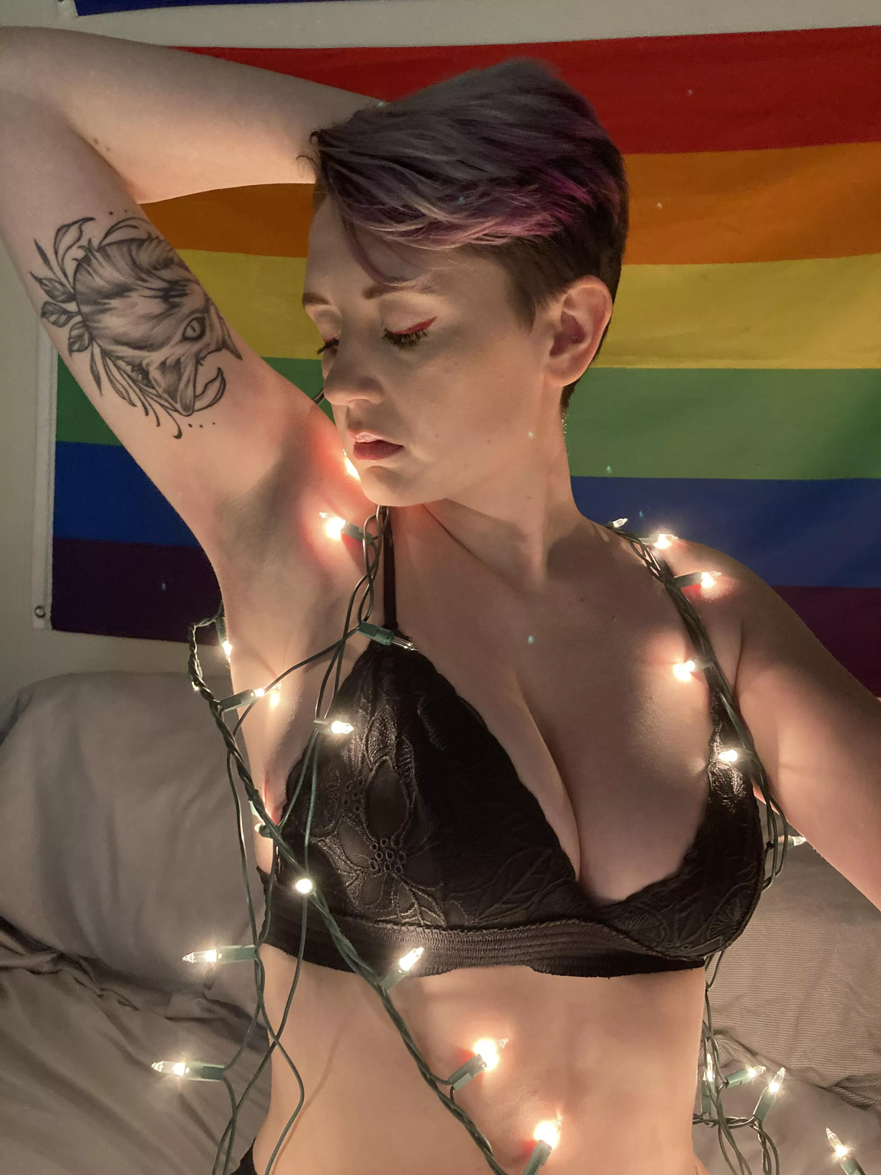 Happy hump day! You can make me be your good girl any day of the week though ?