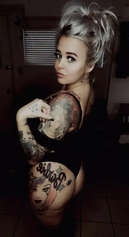 Happy Hump Dayyy (@nikkinikkin9nedoors) [instagram]