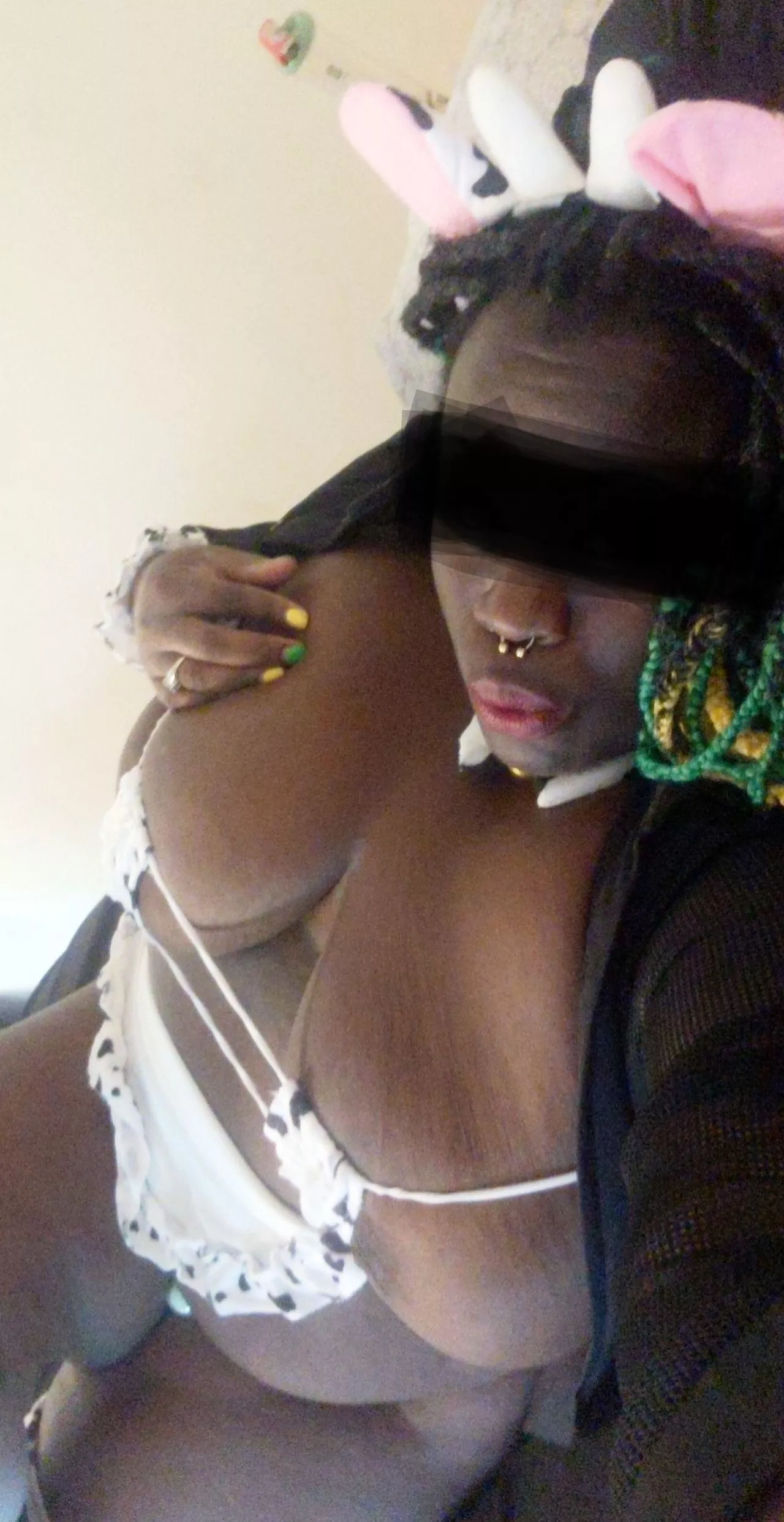 happy little cow, waiting for her farmer 😌🐮