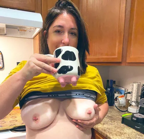 Happy MILF Monday anyone want to join me for coffee β€οΈ
