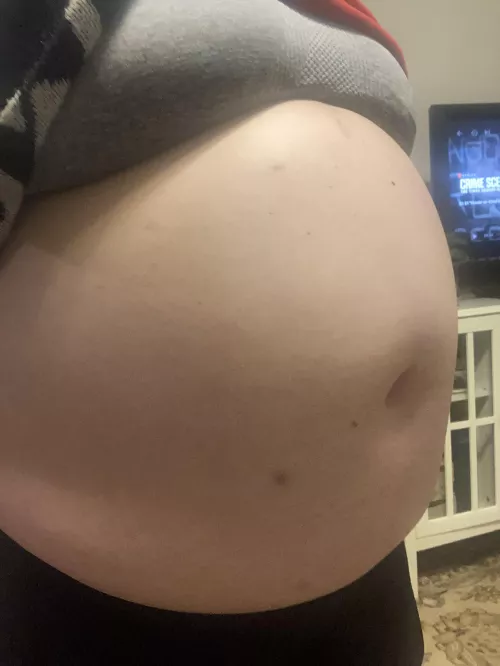 Happy Monday! I stuffed myself last night & recorded a vid for my OF…soooo fat 😮‍💨