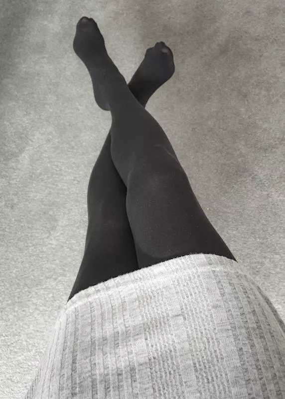 Happy Monday! I'm not someone who believes in forced-romance day. I prefer to be spontaneous in my romance. How about you?