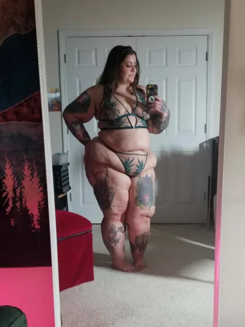 Happy new year babes π₯ I hope 2022 is my sluttiest year yet!