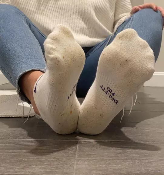 Happy new year from me and my sweaty socks 😘
