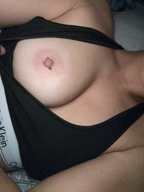 Happy new years babes, hope I give you your first boner 2022