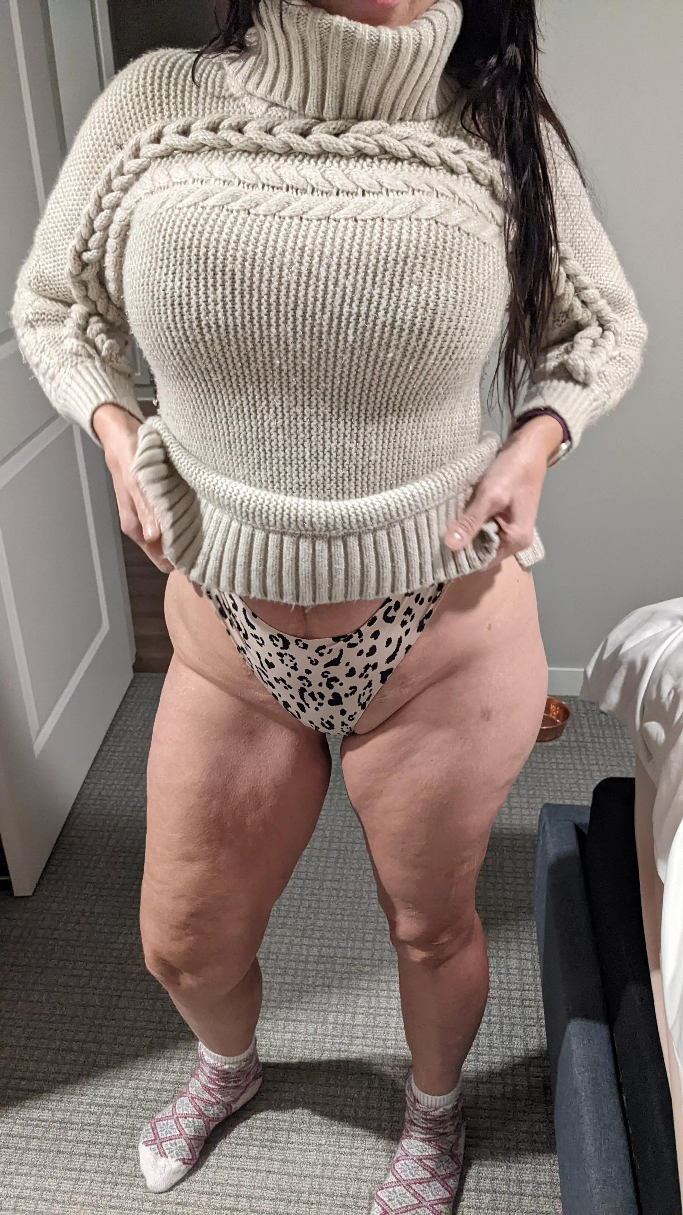 Happy Sunday! Stay warm out there and cuddle with a milf. 😘 (51)