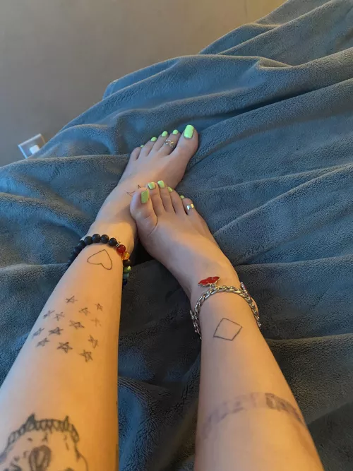 happy toesday! π£π happy toesday! π£π