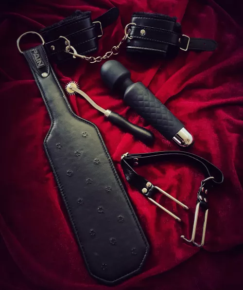 Happy Valen-pains Day!