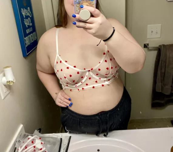 Happy Valentine’s Day. Featuring me, and some lingerie that doesn’t fit me well 😂❤️