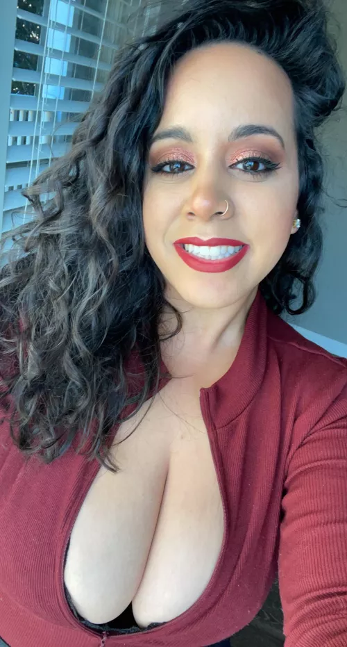 Happy Valentine’s Day from your Egyptian hottie ♥️