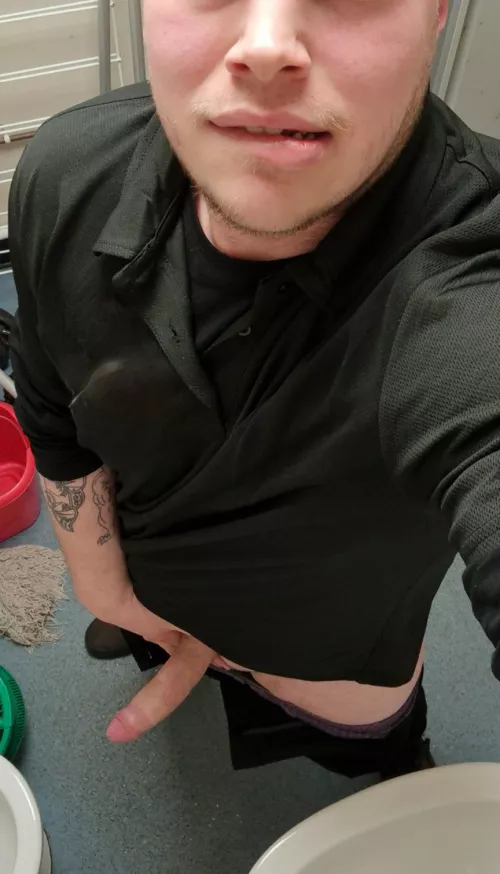 Happy valentines from my work toilet who's joining me 😘 [M29]