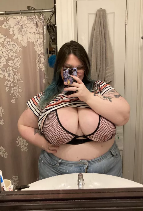 Happy weekend from this chubby alt girl π Happy weekend from this chubby alt girl π