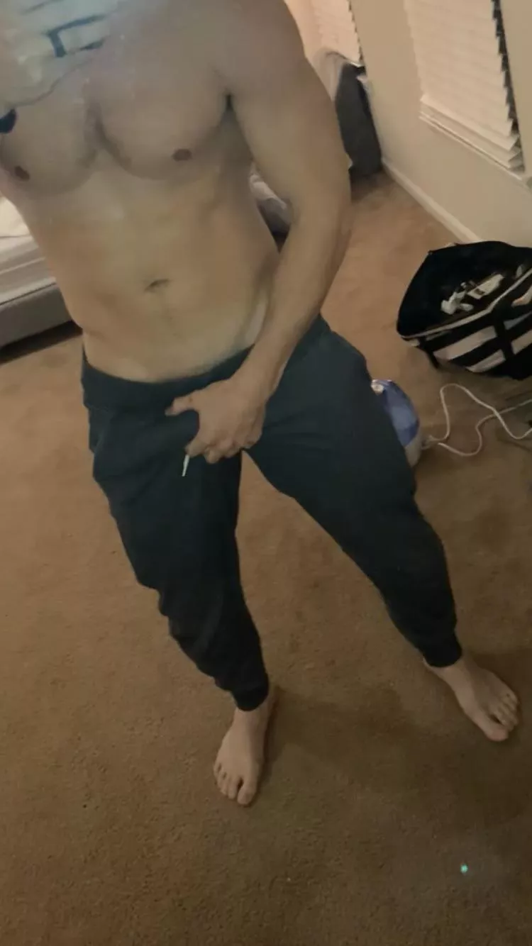 Hard for me to wear grey sweats out of the house 😈