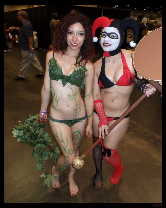 Harley Quinn and Poison Ivy Cosplay Harley Quinn and Poison Ivy Cosplay