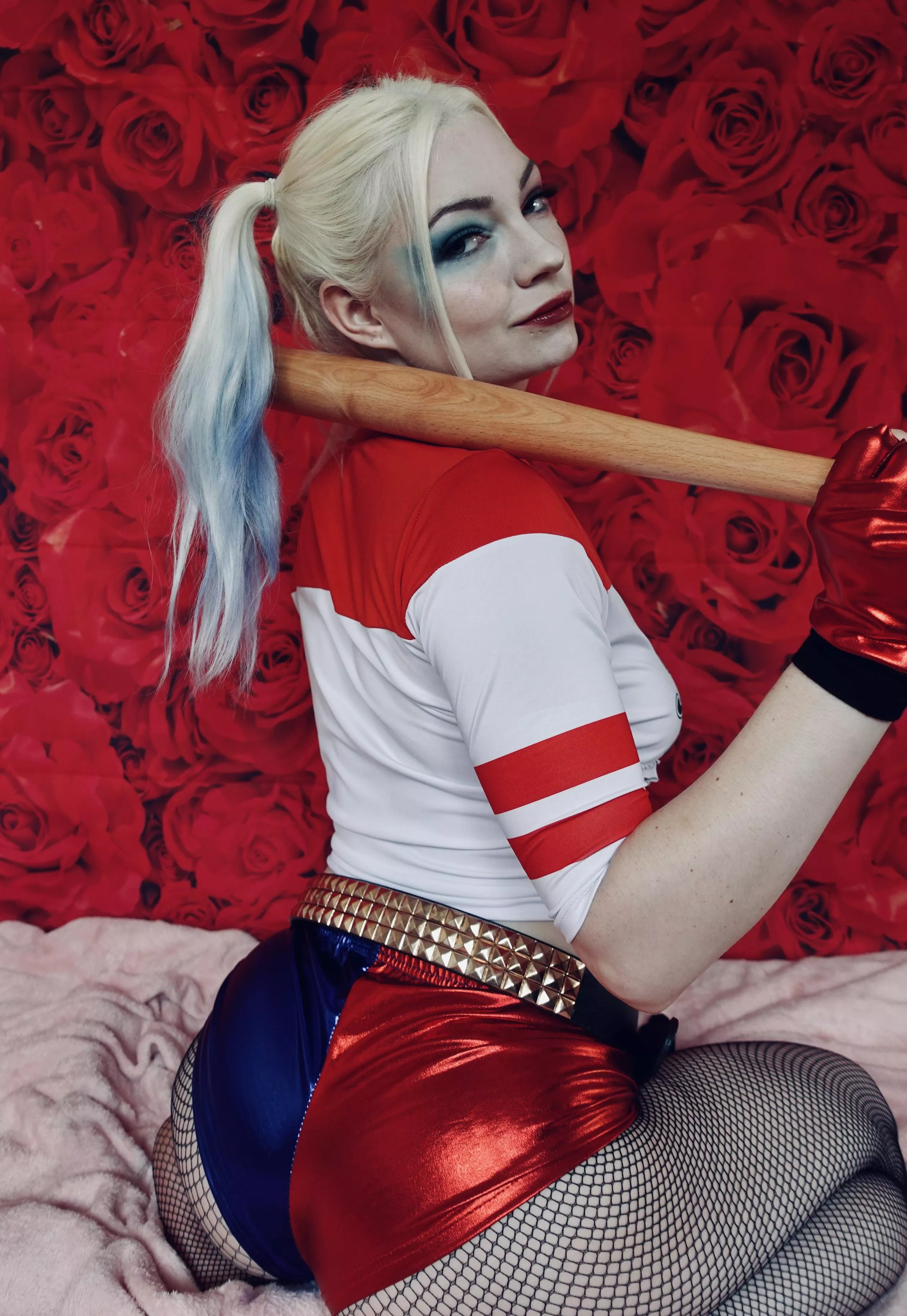 Harley wants to sit on your face (cosplay by Scarl3ttbaby)
