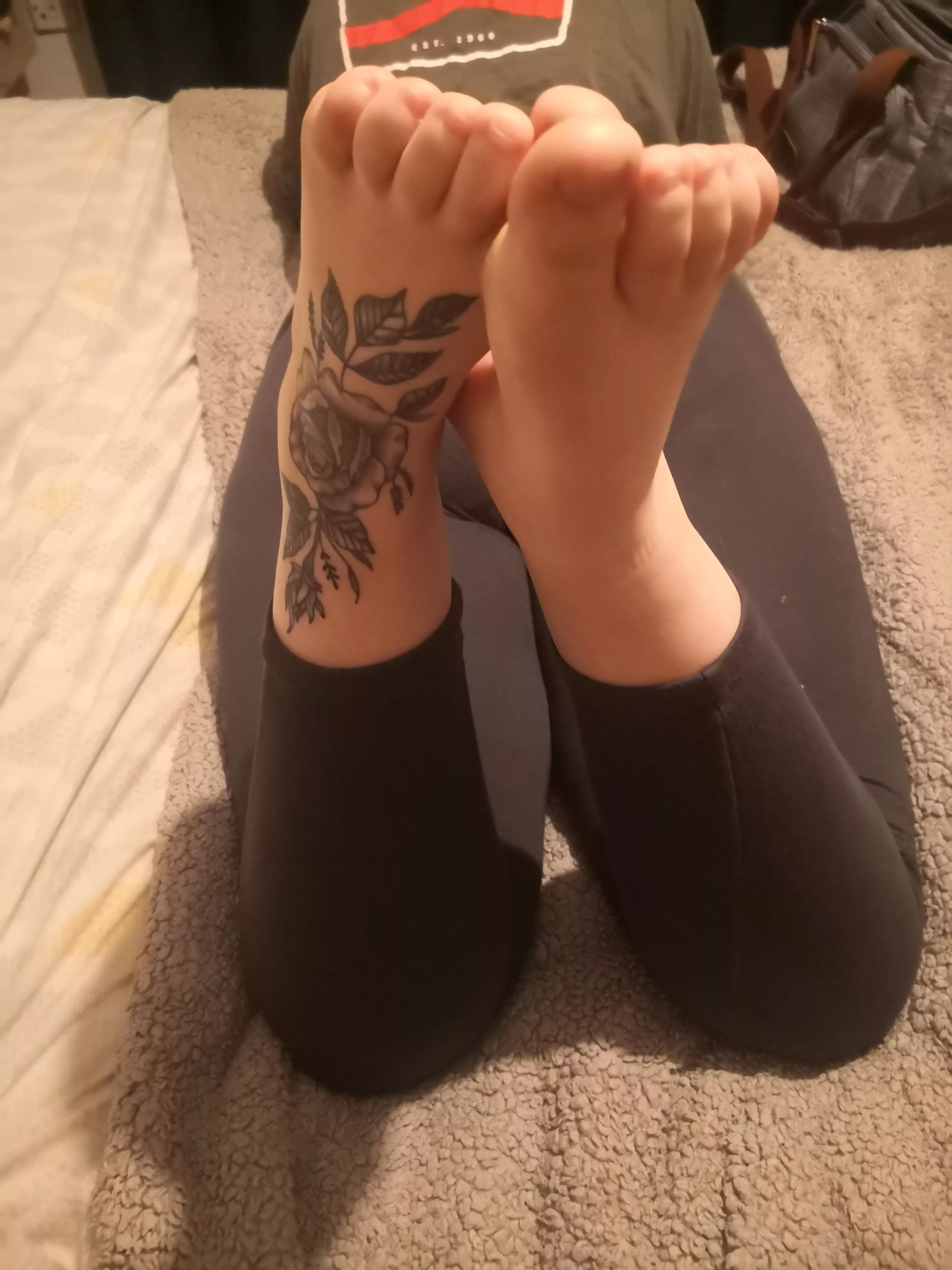 Have a good look before you start sucking on my toes Have a good look before you start sucking on my toes