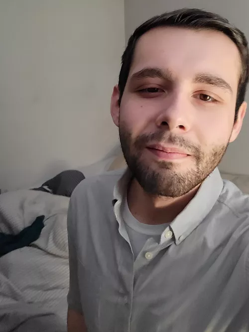 Have to deliver a speech today and my social anxiety is at an all time high. Wish me luck bros :)