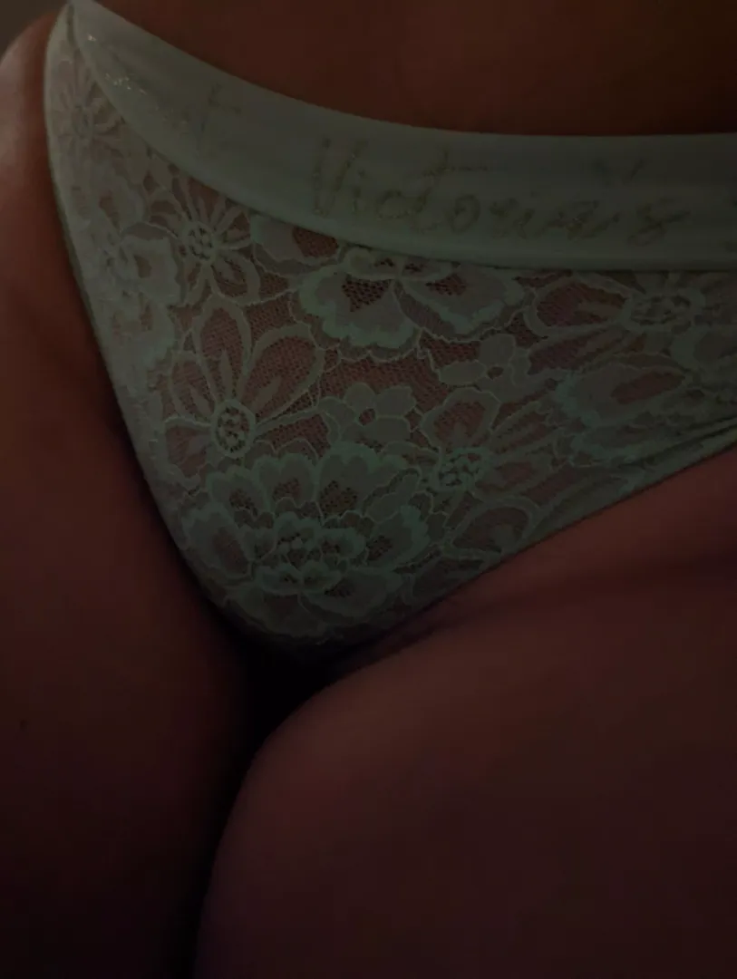 Haven't been licked by a woman in years 😭