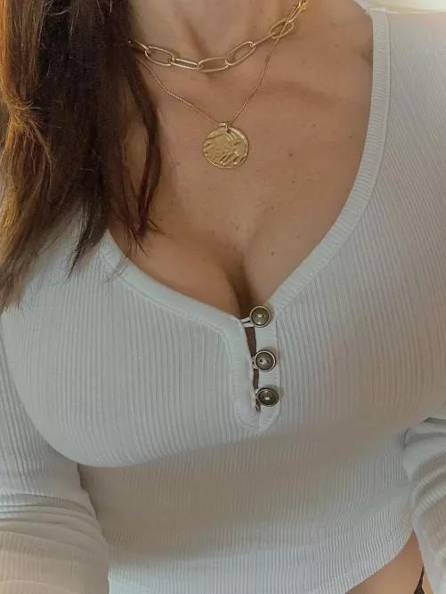 Haven't done braless before, thinking about doing that on my page for next post 😏😉🥰
