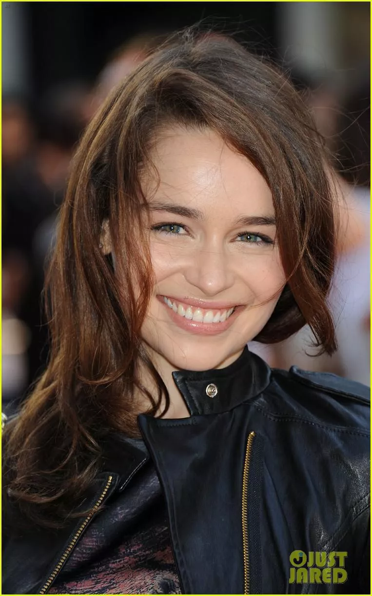 Haven’t stroked in 4 days but Emilia Clarke has me horny af, would love to goon and obsess to her