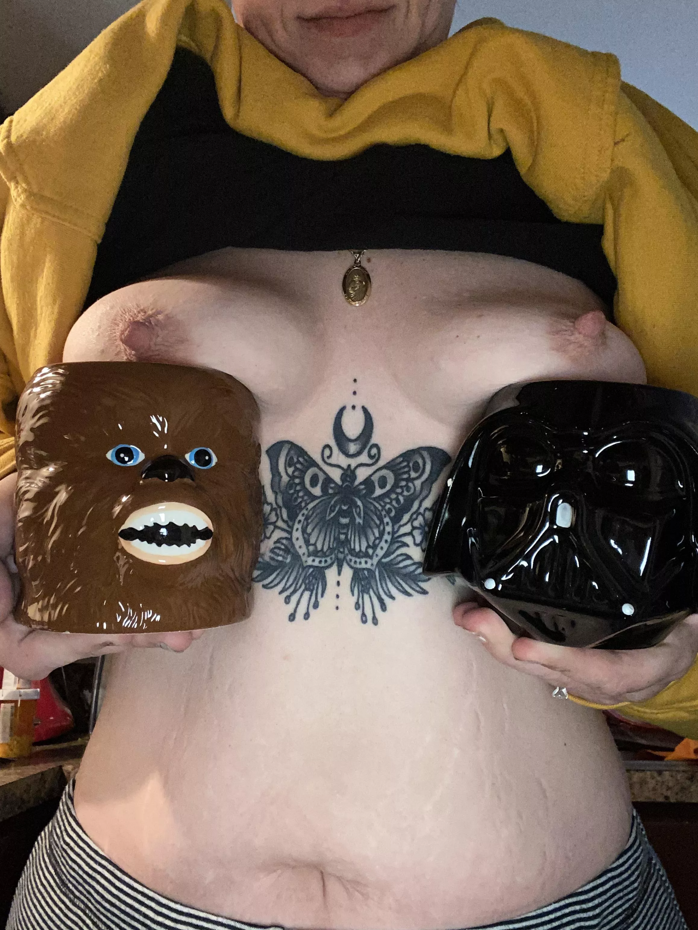 Having a hard time deciding on a mug.. which one?😋