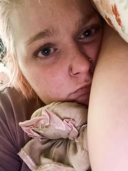 Having a super low spoon day. 😿 I had a lot of big girl stuff I wanted to get done but I don’t feel well and I just want to stay in bed and not come out until I feel better