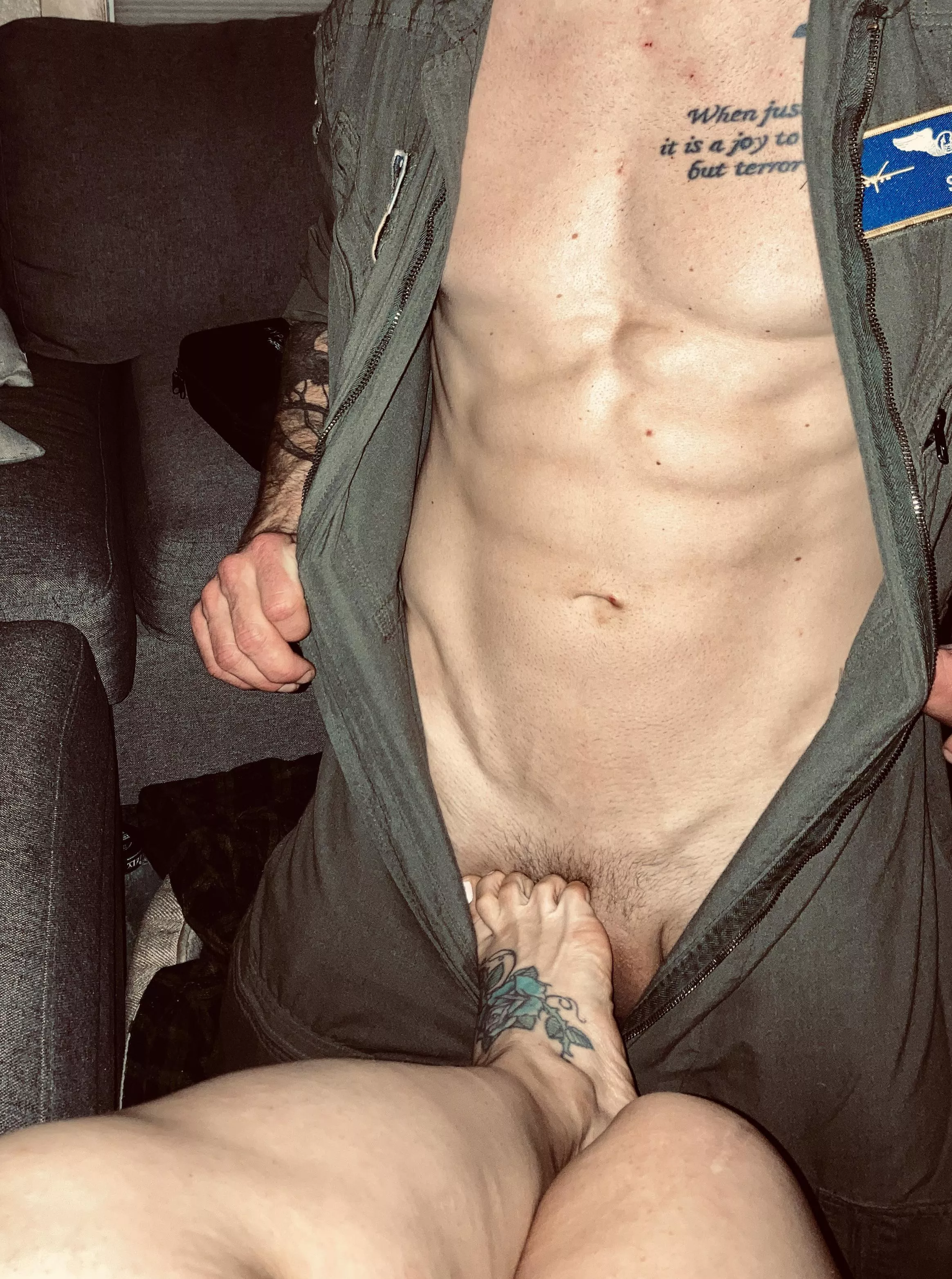 He likes my feet after he gets off work 😈👣💋