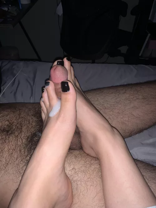 He loves my footjobs π€