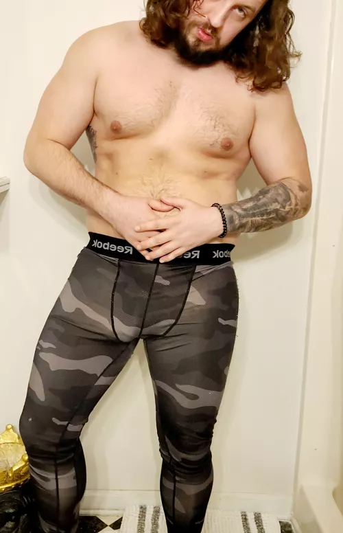 Headed to the gym for a quick pump... any volunteers to be pumped afterwards? ππ¦