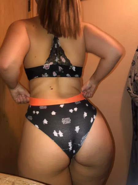 Heard we were posting our thick bodies? Is slim thick okay?π€ͺπ