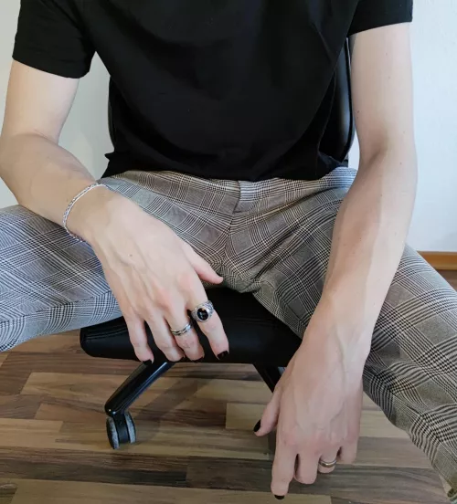 heard ya'll like forearms uwu😳