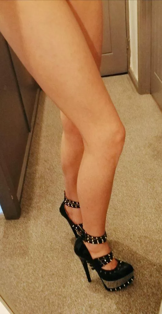 Heels are an outfit alone 😍 Heels are an outfit alone 😍