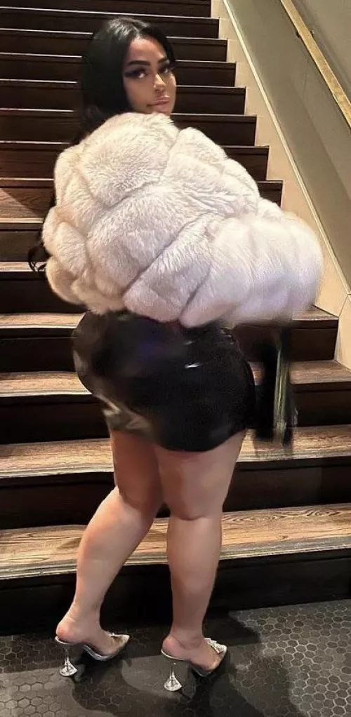 Heels ass and fur🍑❤️