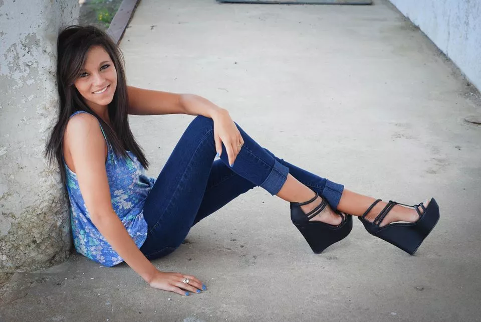 heels stay on and pinned behind her head when getting fucked!