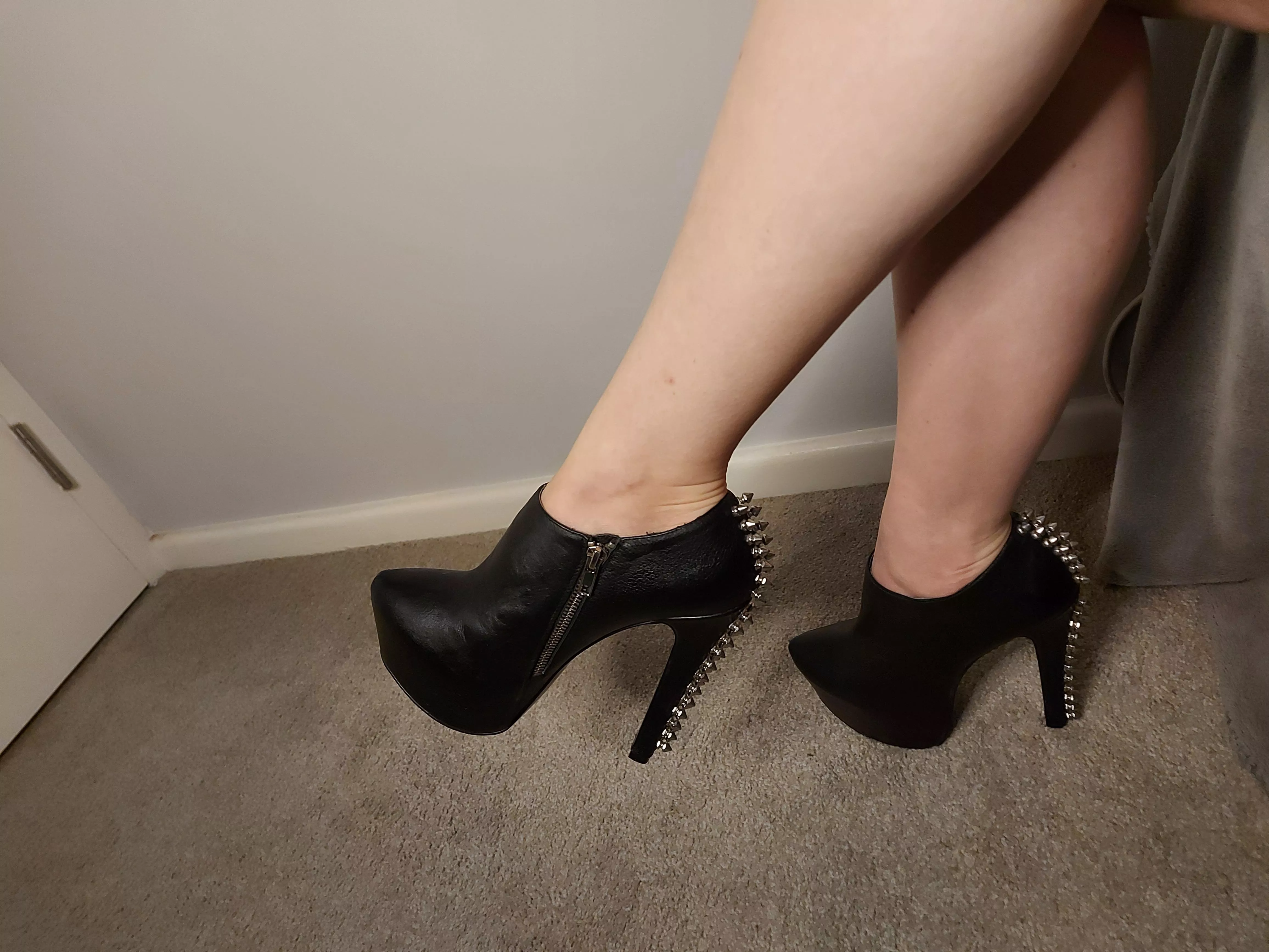 Heels with spikes are my favorite 😍 Heels with spikes are my favorite 😍