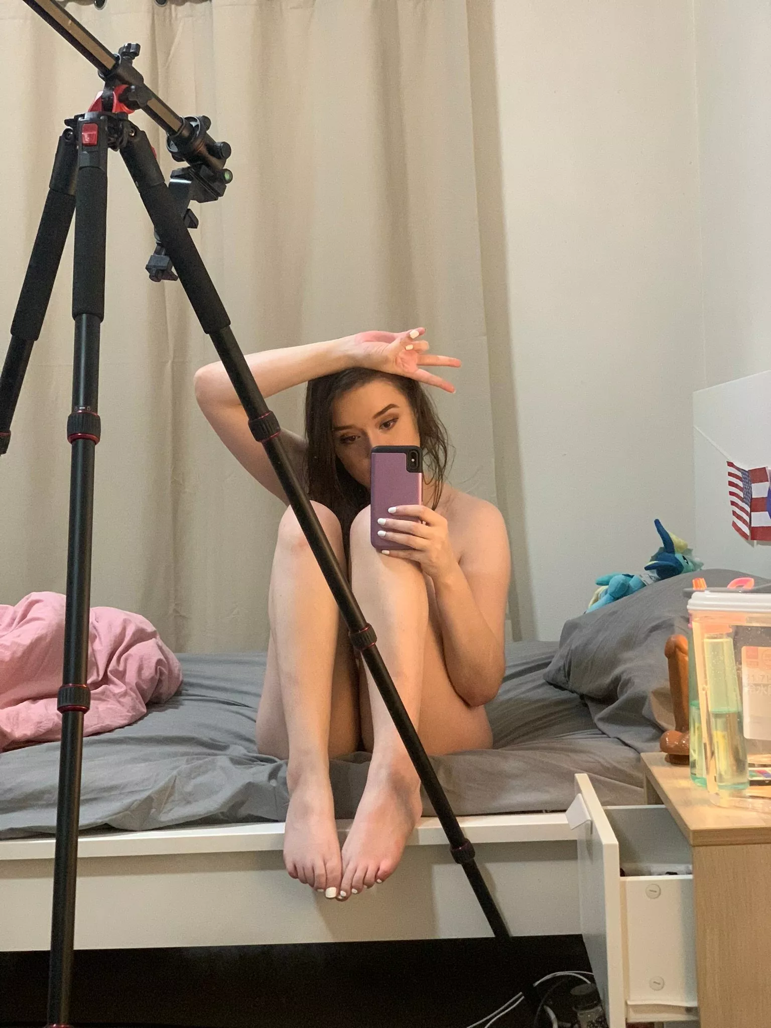 Hehe oops I forgot to close my drawer [f]