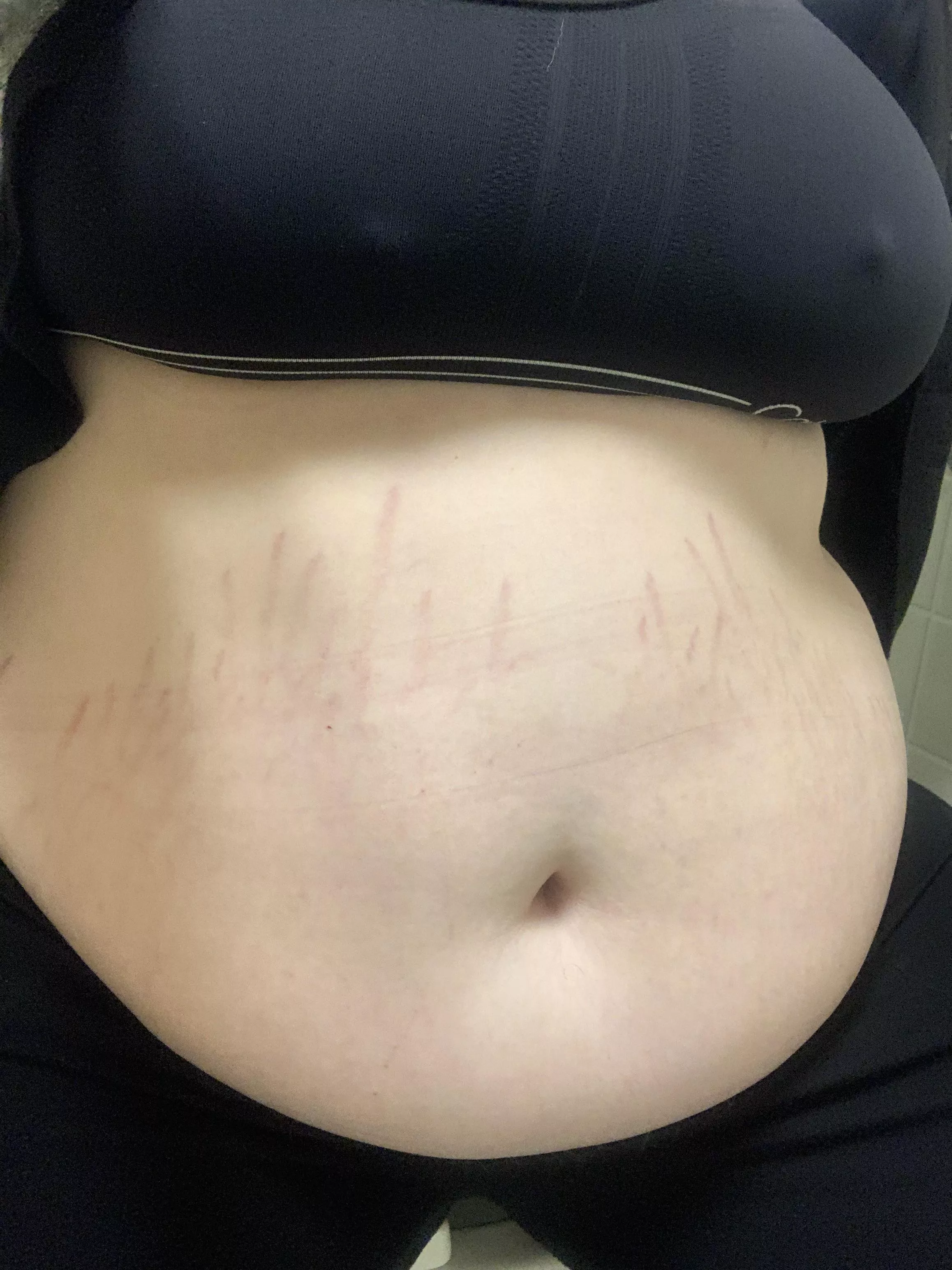 Hehe you can see the line from my pants 🐷☺️