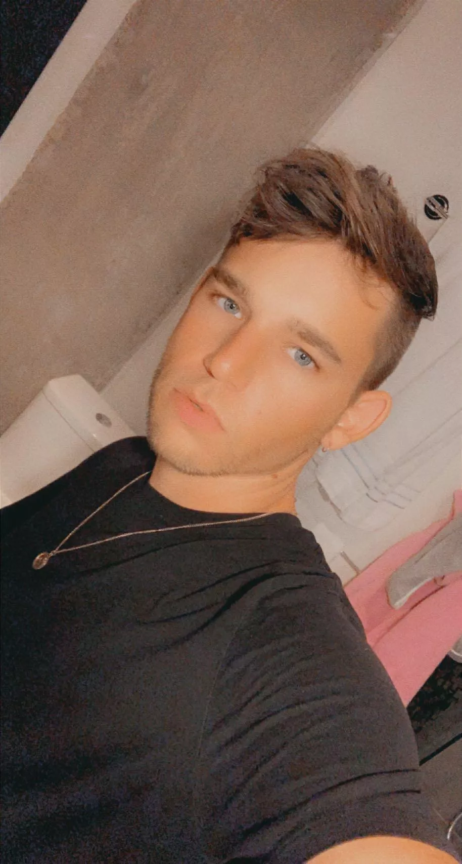 Hello!👋 for some friends on Cold War or Fortnite. Anyone down?