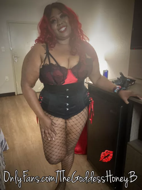 Hello from Honey B! 🍯🐝💋