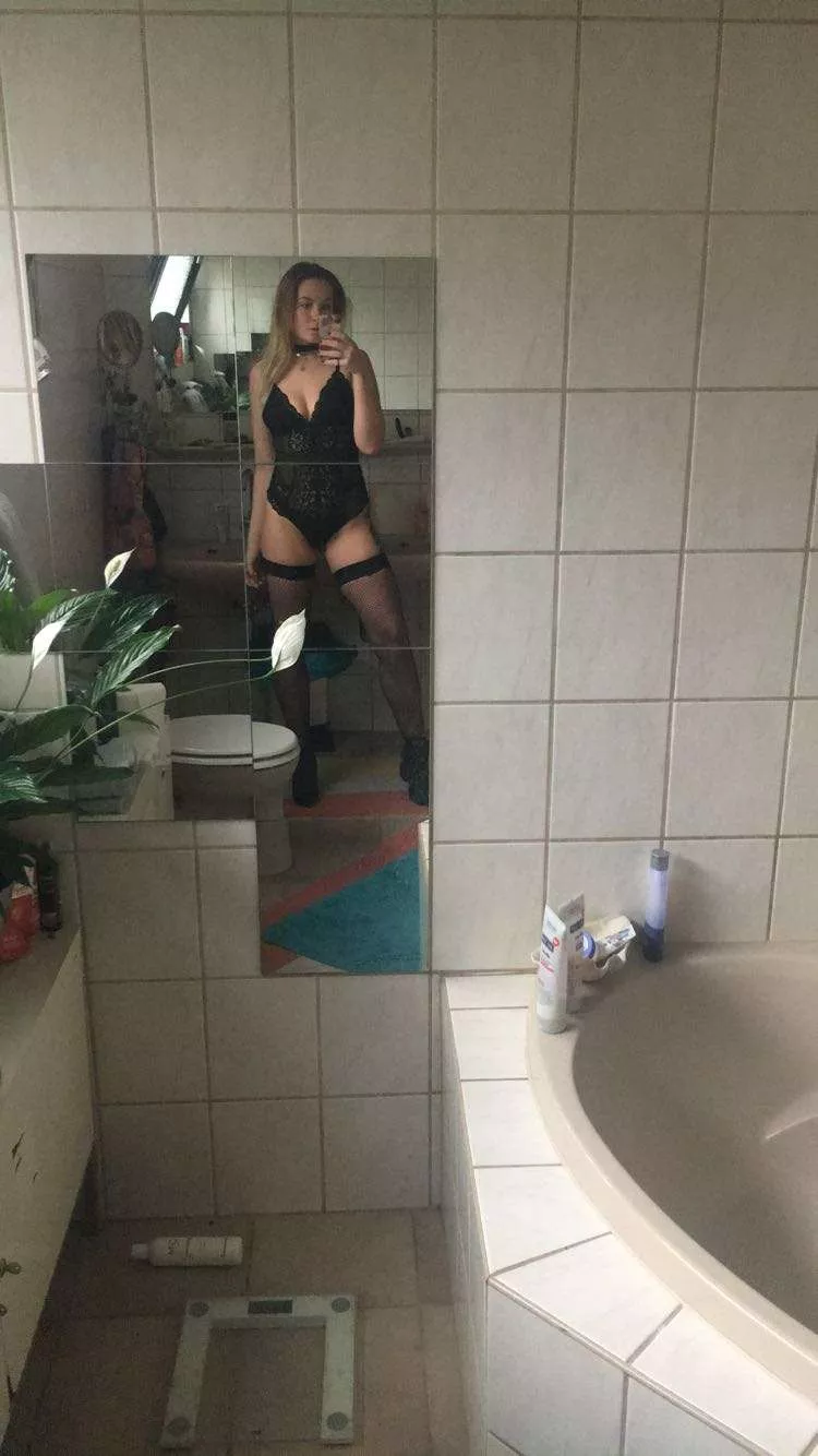 Hello. I am Jasmina, I am 18 years old and I come from Germany. Ever since I had my first experience of sex, I have enjoyed seeing men suffer, making them jealous, dominating them, throwing them the nastiest and filthiest things at them and tormenting th