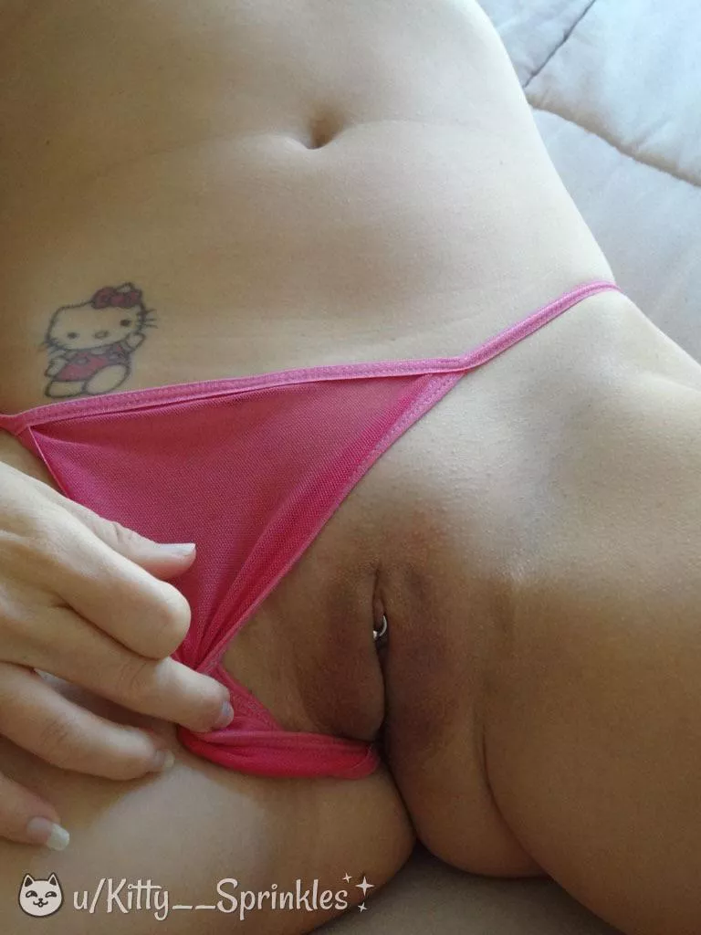 Hello! Just showing off my Kitty.(=^•^=)[f]