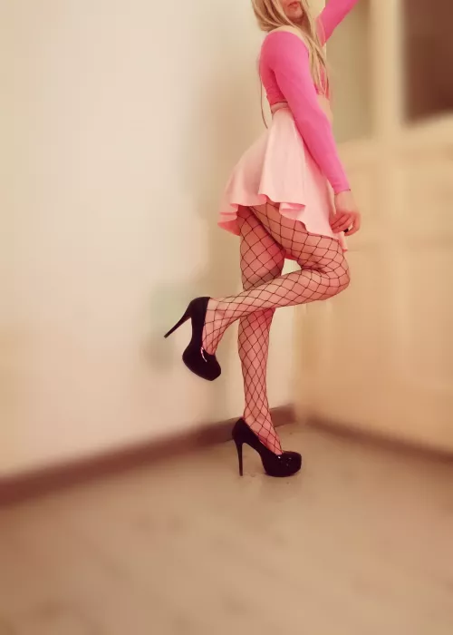Hello Sir i saw you staring at my legs would you like to stroke em?💁🏼♀️