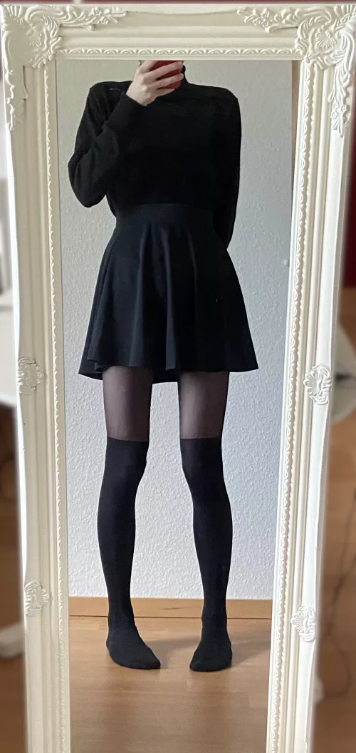 Hello there cuties >.<