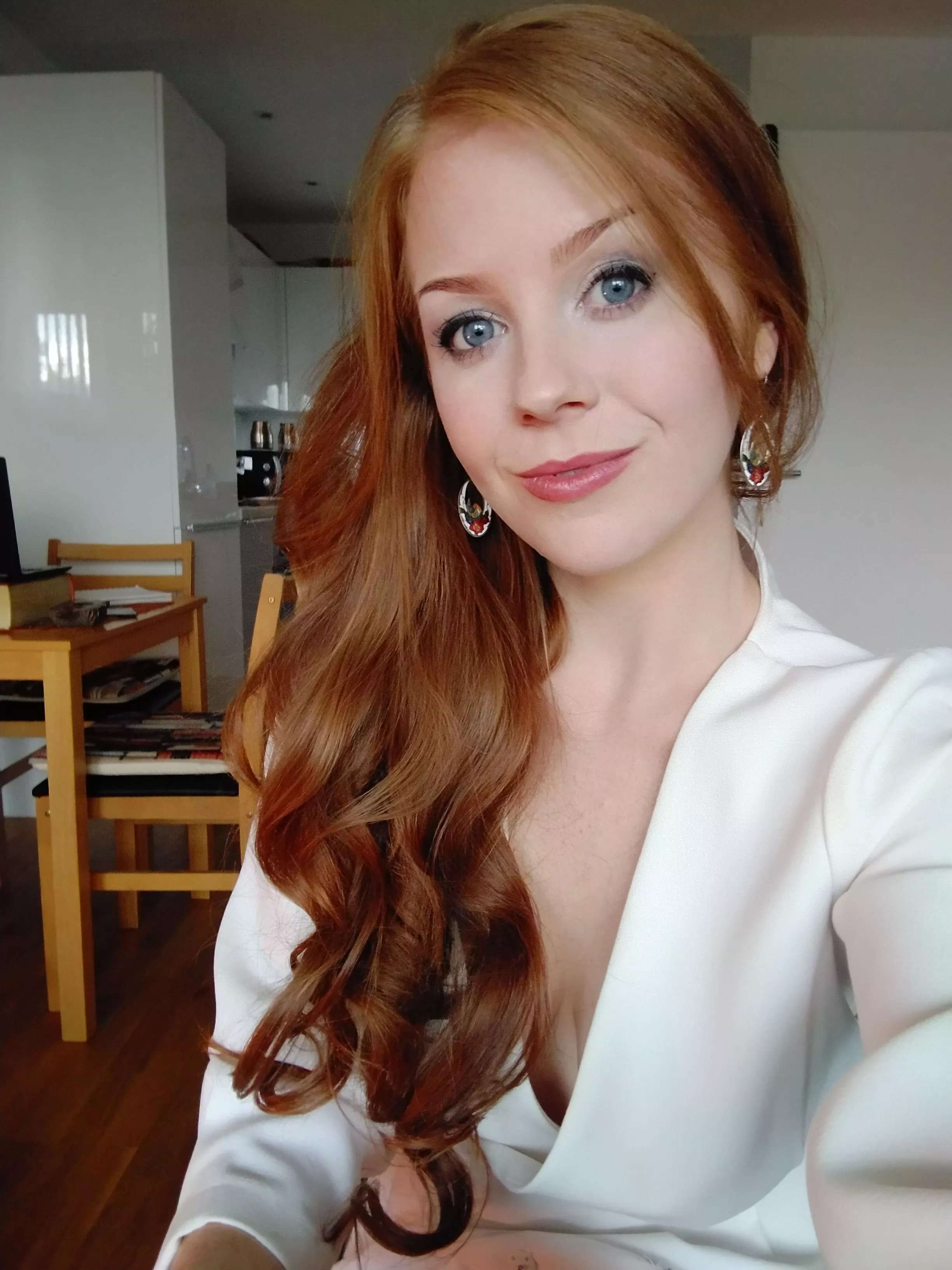 Hello, you lovely lot. Hello, you lovely lot.