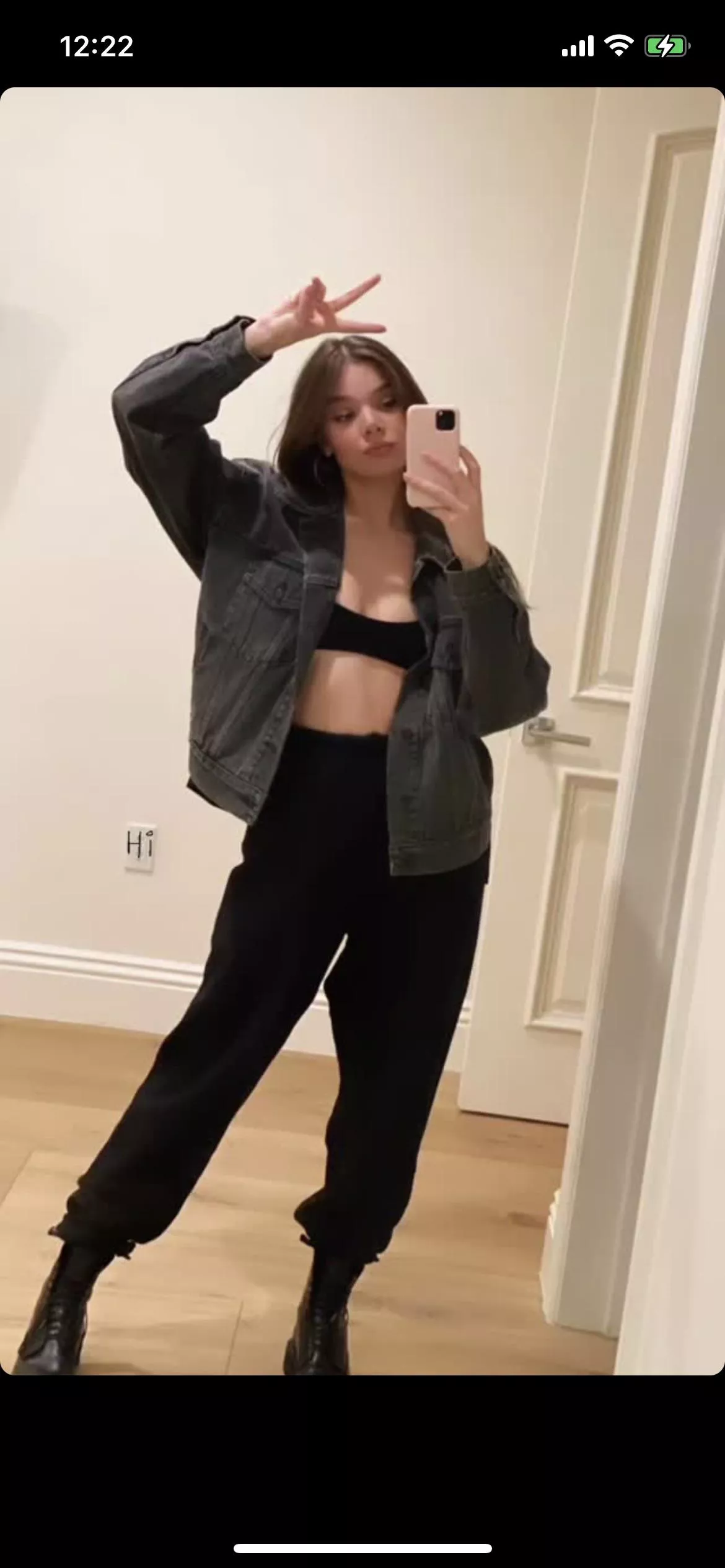 Help a Bi guy cum to Hailee Steinfeld? Help a Bi guy cum to Hailee Steinfeld?