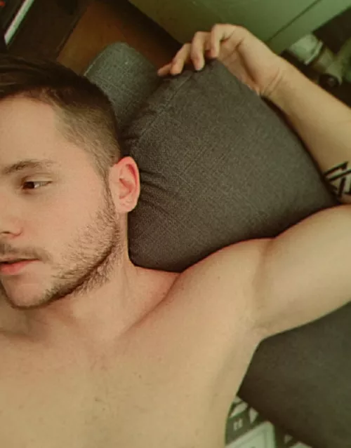 π΅ help ... hangover killin meee π©