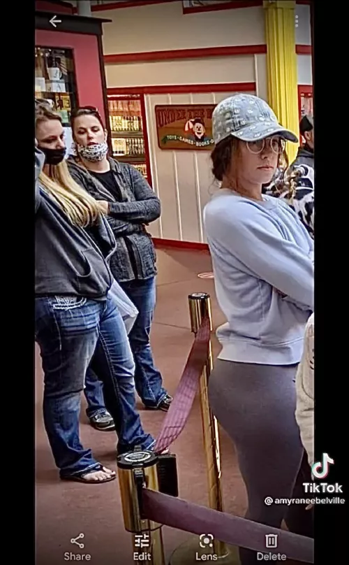 Her Ass In Leggings Has Other Girls Staringππ